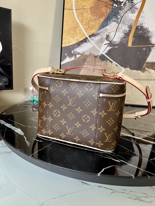 ルイヴィトンバッグ側面デザイン